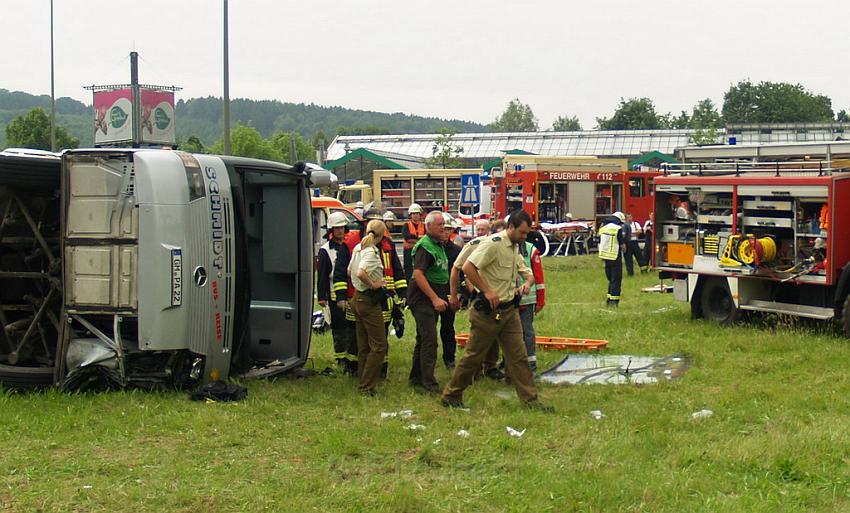 Schwerer Unfall mit Reisebus Lohmar Donrather Dreieck P360.JPG